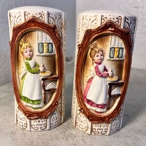 VTG 1978 Sears & Roebuck Pioneer Women Ceramic Salt & Pepper Granny cottage cor